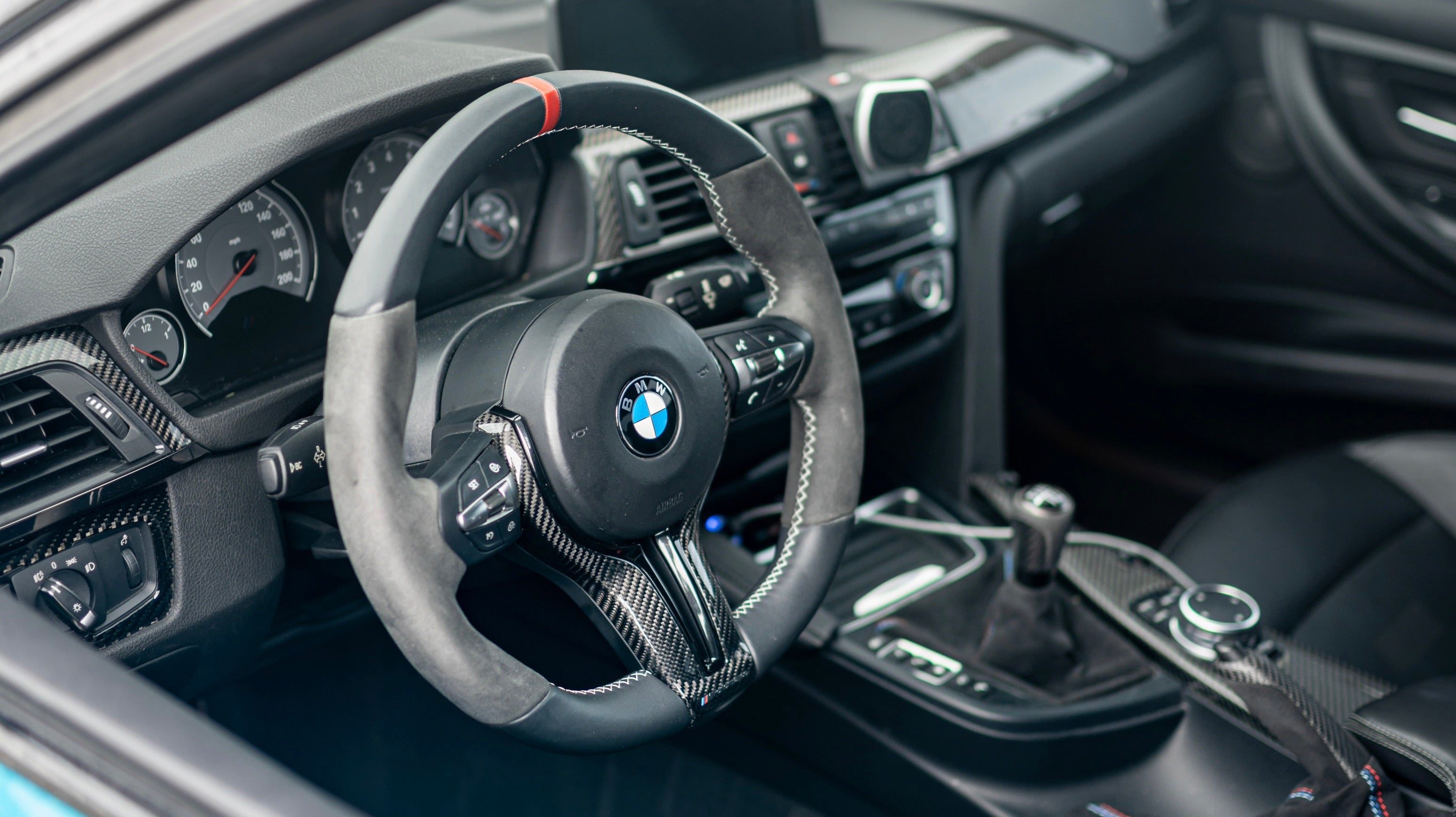 Steering Wheel Directional Stripes Explained: Purpose, Benefits & Why Drivers Love It