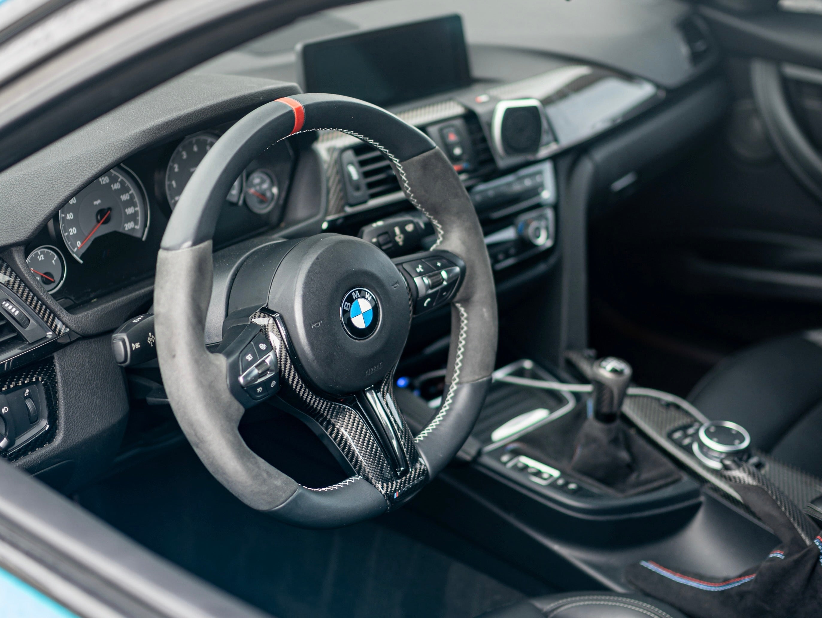 Steering Wheel Directional Stripes Explained: Purpose, Benefits & Why Drivers Love It