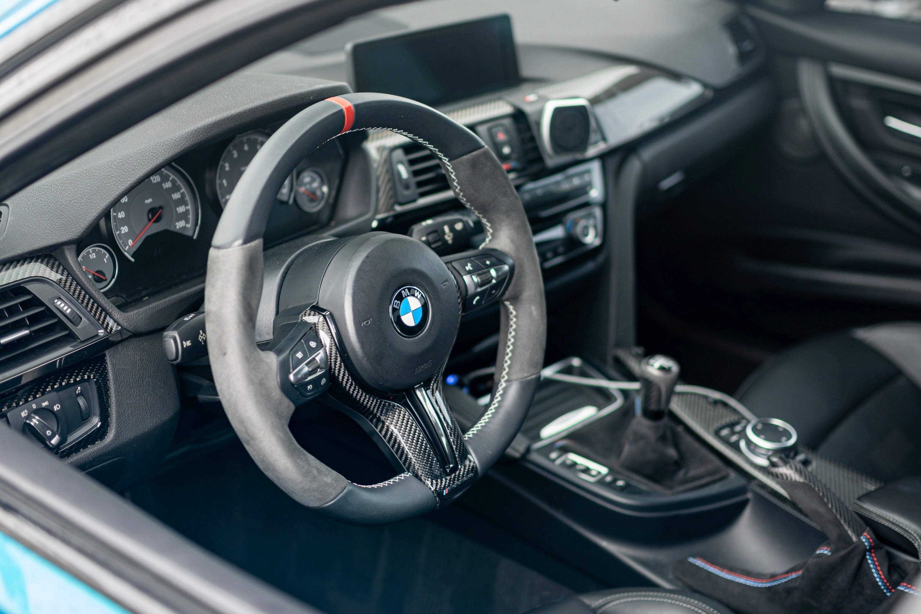 Steering Wheel Directional Stripes Explained: Purpose, Benefits & Why Drivers Love It