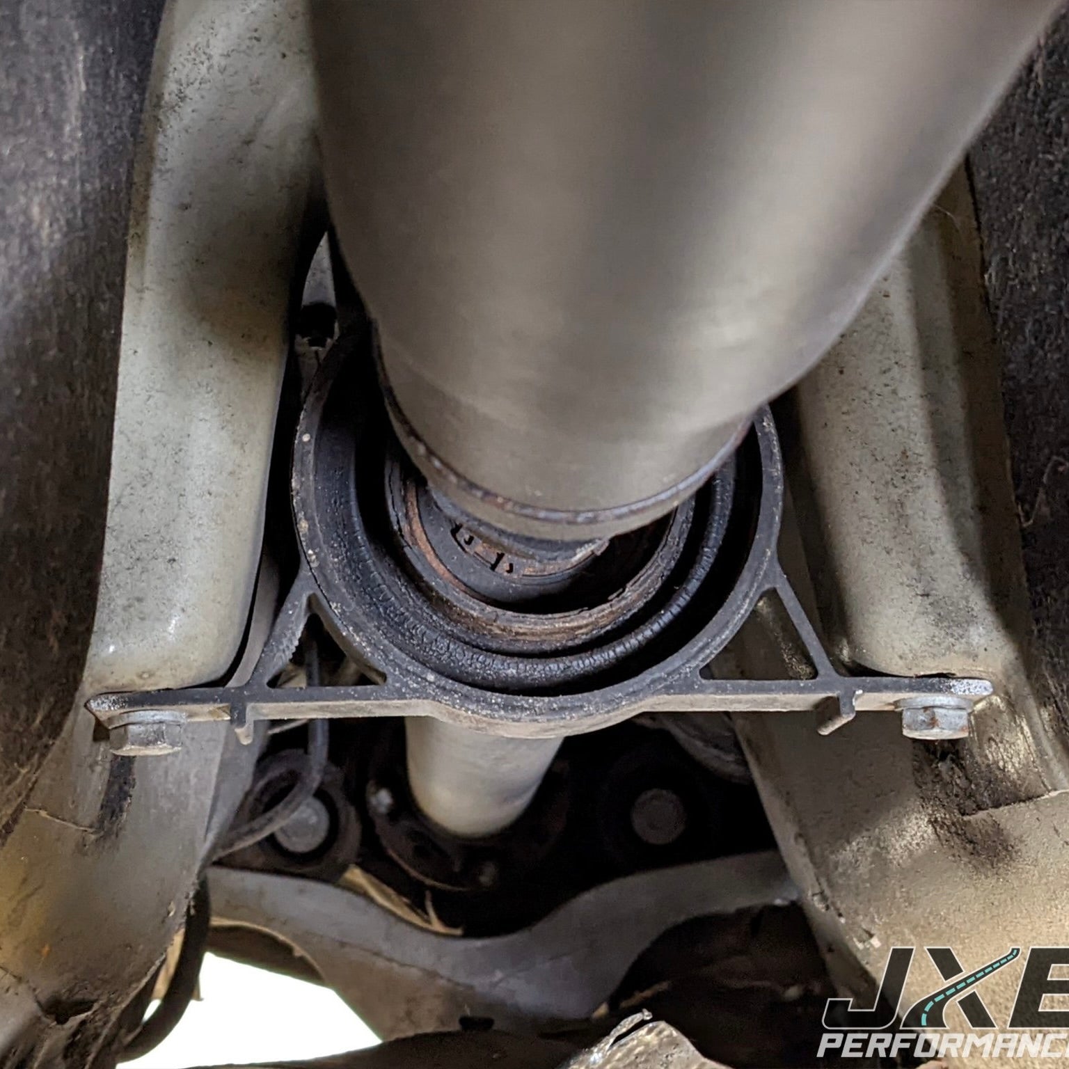 BMW E85/E86/E89 Z4/Z4 M Driveshaft Center Support Bearing Carrier
